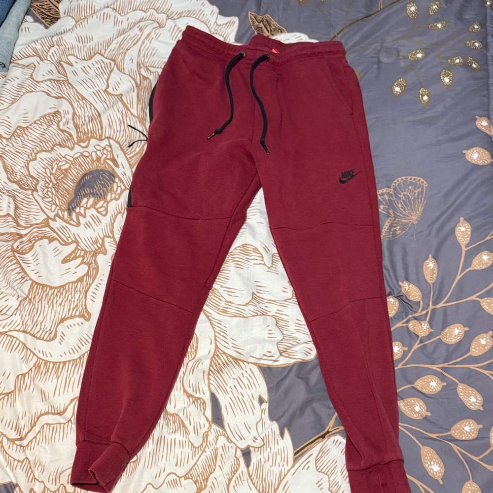 Nike Men's Burgundy Sweatpants